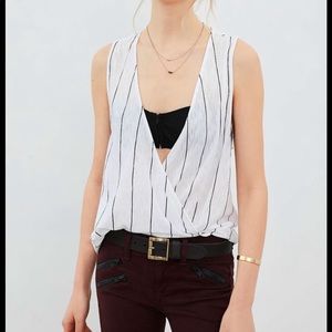 URBAN OUTFITTERS BLK & WHITE TANK TOP